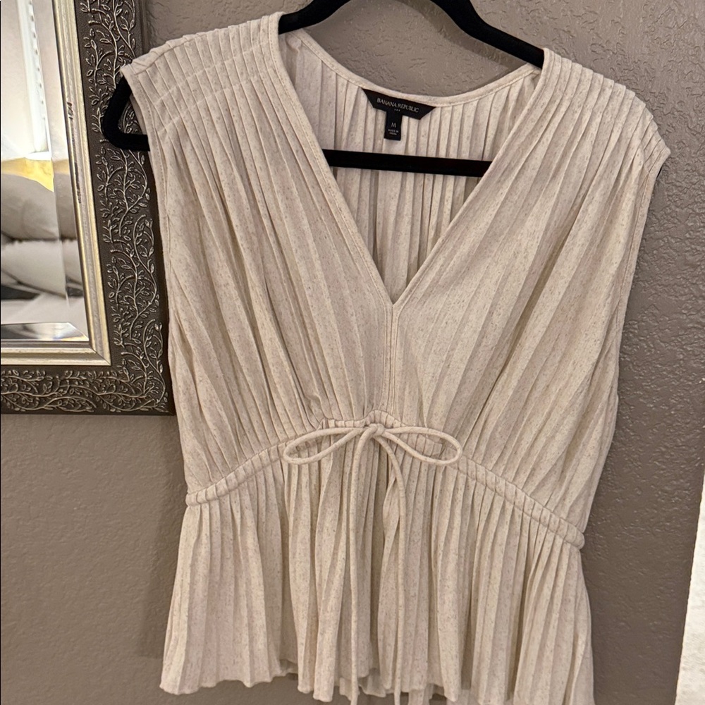 Banana Republic Cream Pleated V-Neck Blouse